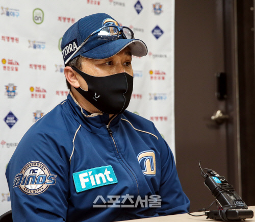 [포토] 인터뷰 하는 NC 이동욱 감독