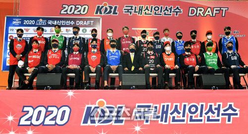 [포토]프로구단의 선택을 받은 드래프트 참가자들