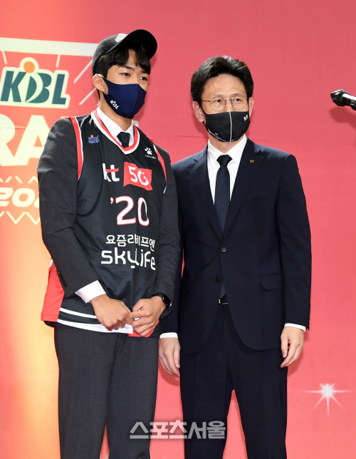 [포토]연세대 박지원, KBL 신인드래프트 1라운드 2순위로 KT 지명