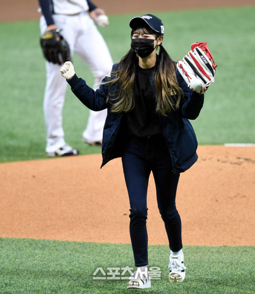 [포토] 시구 츄 '귀엽게 아장아장'