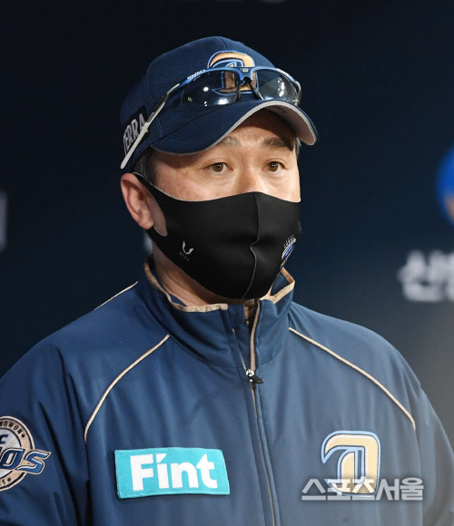 [포토] NC 이동욱 감독, 오늘 끝내야 하는데...