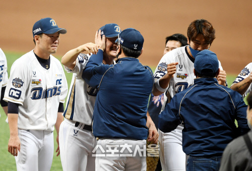 [포토] 이동욱 감독 '정말 잘했어'