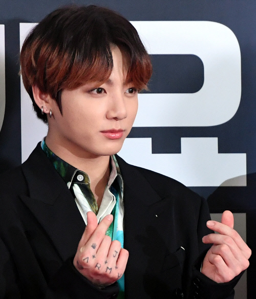 [포토] BTS 정국, 성탄절 선물 같은 하트~!