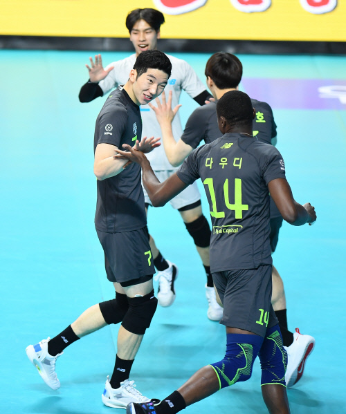 전역 후 첫 경기서 에이스급 활약…허수봉, 현대캐피탈 연패 끊은 활력소