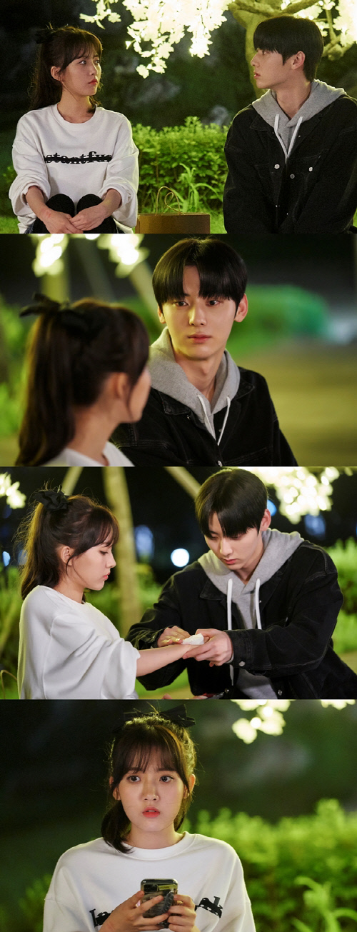 '라이브온' 황민현, 정다빈을 향한 심쿵 멜로 눈빛 포착
