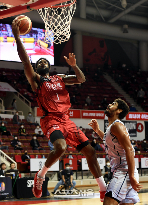 [포토] 클락 \'완벽한 슛이야\'