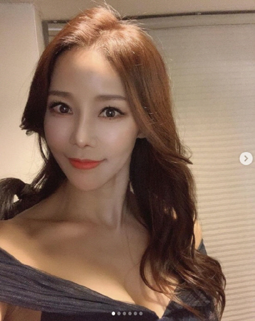 미나, '17세 연하'♥ 류필립과 결혼 후 더 갸름해진 근황[★SNS]