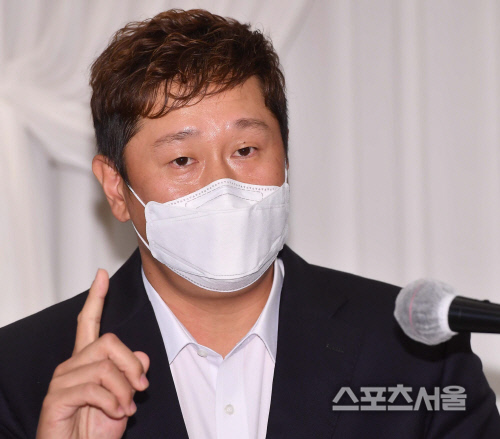 [포토] 이대호 선수협 회장, 판공비 증액 논란에 대한 의혹은...