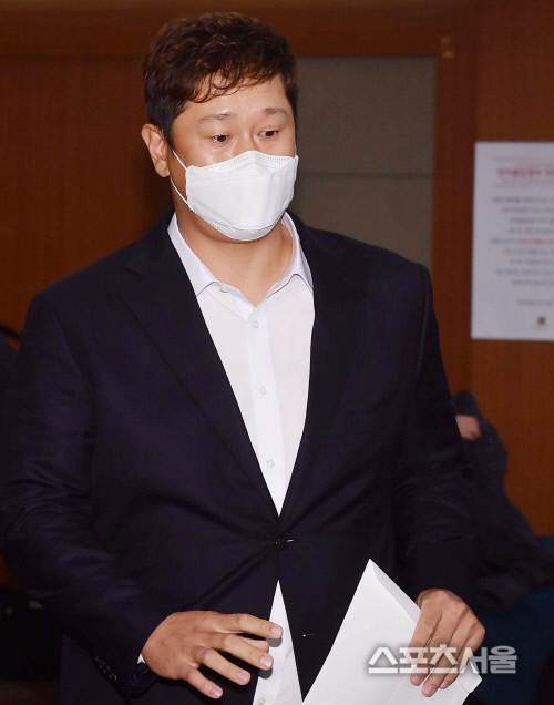 [포토] 이대호, 판공비 증액 논란에 대해 해명하겠습니다...