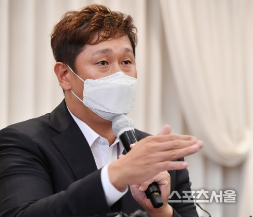 [포토] 이대호 회장, 일부 내용은 사실과 다릅니다...