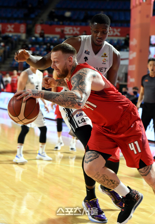 [포토] 미네라스 '과감한 돌파'