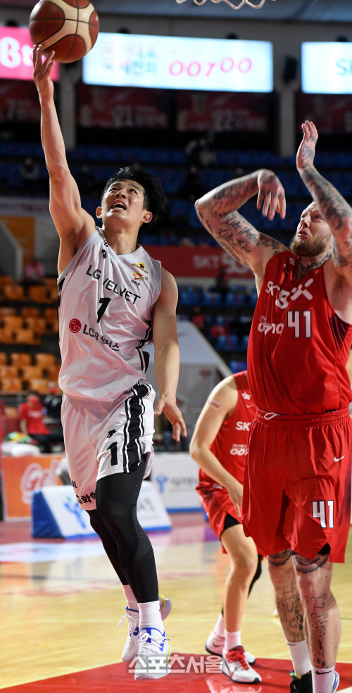 [포토] LG 이원대 '과감한 레이업슛'