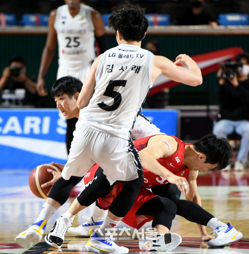 [포토] 김선형 \'볼이 어디 간거야?\'