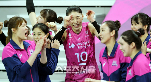 [포토] 흥국생명 김연경, 언니만 있으면 분위가 확~