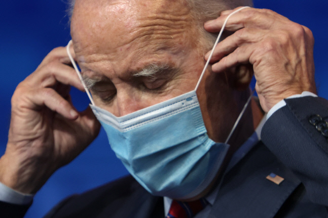 美워싱턴대 "코로나 백신 나와도 내년 4월초까지 美52만명 사망" 전망