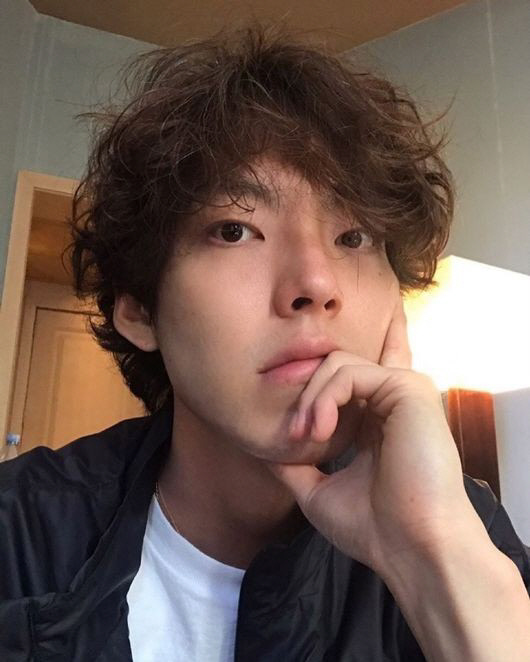 "여전히 훈훈하네" 김우빈, 셀카로 전한 근황[★SNS]