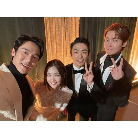 유연석X정경호X이미도, 오랜만에 뭉친 '슬의생' 99즈[★SNS]