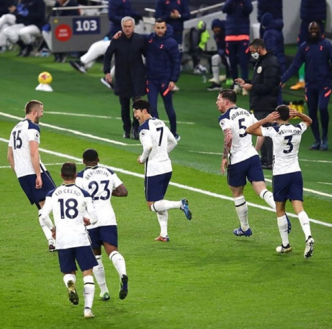 "대단한 팀" 무리뉴 감독, SNS에서 '북런던 더비' 승리 자축