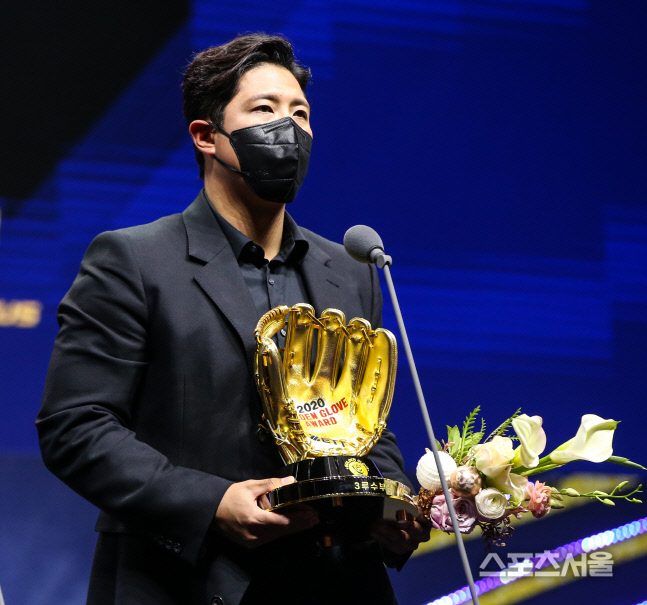 [포토] kt 황재균, 3루수 골든글러브!