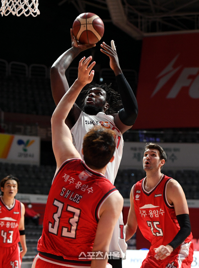 [포토] 워니 '과감한 슛'