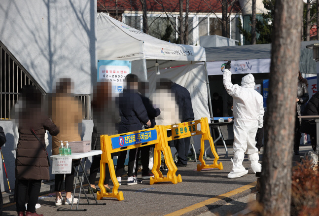 거리두기 3단계 격상되면…결혼식장·백화점 등 전국 50만개 시설 문 닫는다