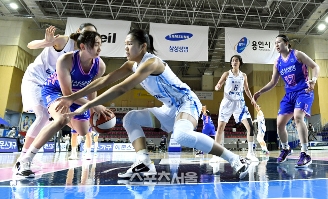 [포토]삼성생명 이주연, 내가 잡았다!