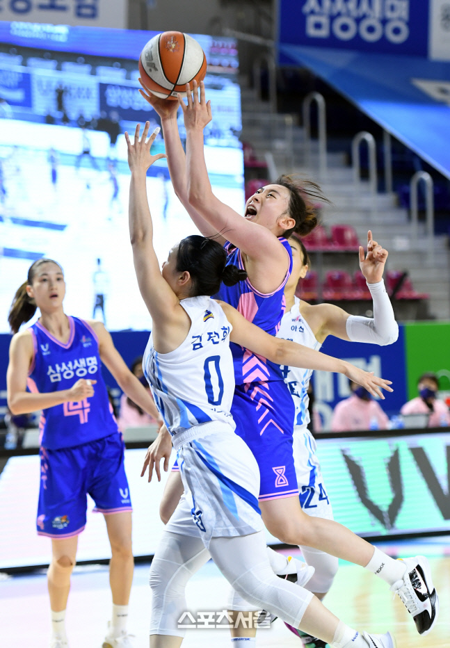 [포토]삼성생명 이주연, 끝까지 쏜다!