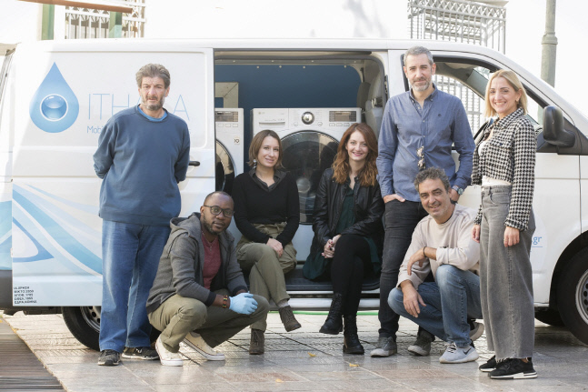 LG전자 세탁기 건조기 기부, 그리스서 노숙인 위생 챙겨