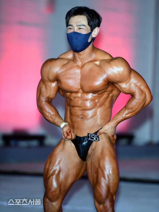 NPC 미들급 오버럴 원종윤, 군살 하나 없는 완벽한 근육![포토]