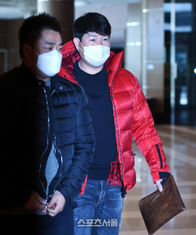 [포토] 양의지 선수협회장 '긴장되는 입장'