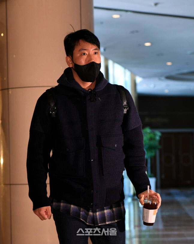 [포토] 총회장 입장하는 롯데 전준우