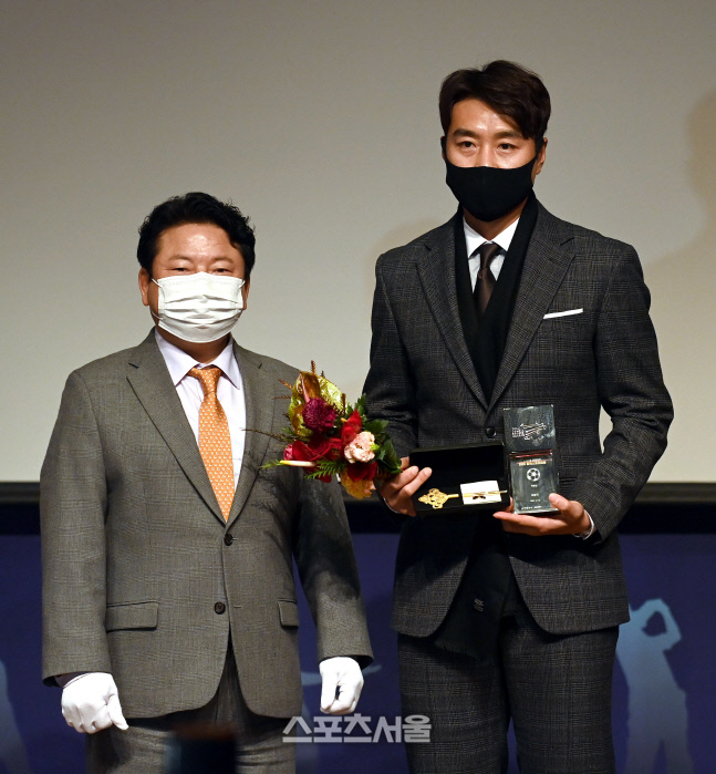 동아스포츠대상 특별상 수상 수상한  이동국[포토]