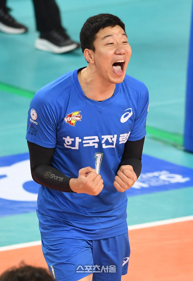 [포토]득점에 기뻐하는 한국전력 신영석