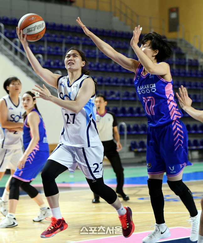 [포토] 정유진 '과감한 슛'