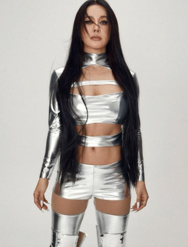 '원조디바' 엄정화, 몽환의 SF전사 파격 화보로 컴백 카운트다운[★화보]