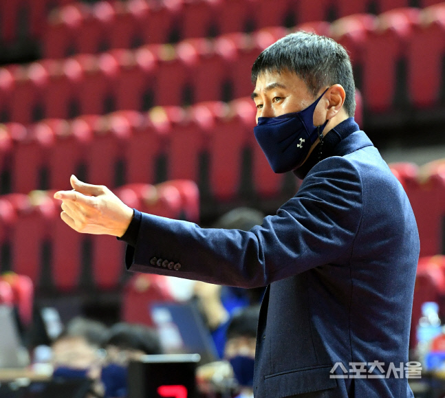 [포토] 삼성 이상민 감독, 조금만 더 힘을!
