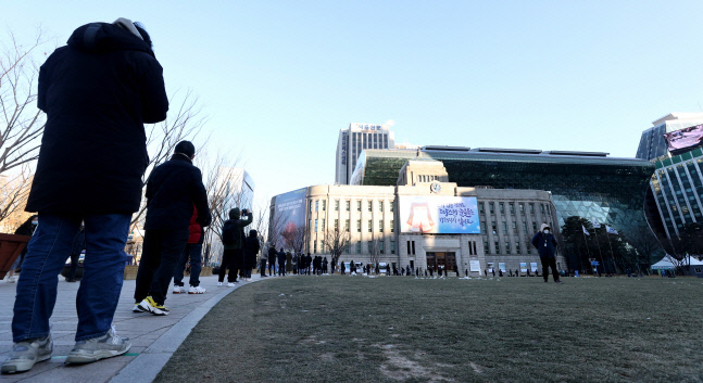 코로나19 신규 확진자 926명… 사망자 역대 최다 24명