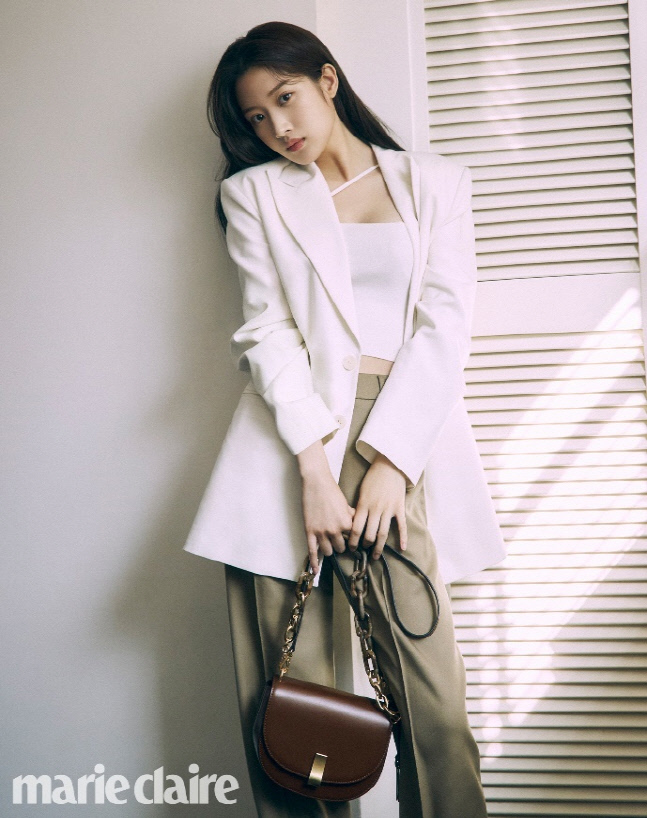 문가영, 완벽한 비율로 소화한 슈트 스타일링[★화보]