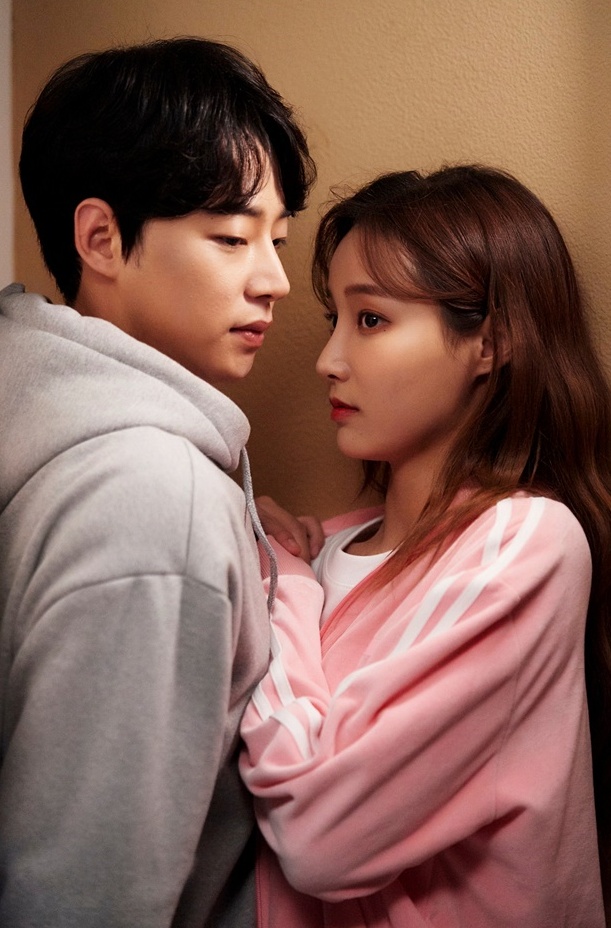 '라이브온' 연우♥노종현, 밀착 스킨십 포착...재결합 가나요