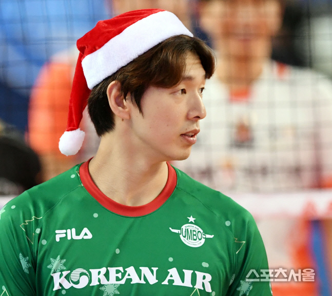 [포토] 대한항공 한선수, 산타 모자...어때요?