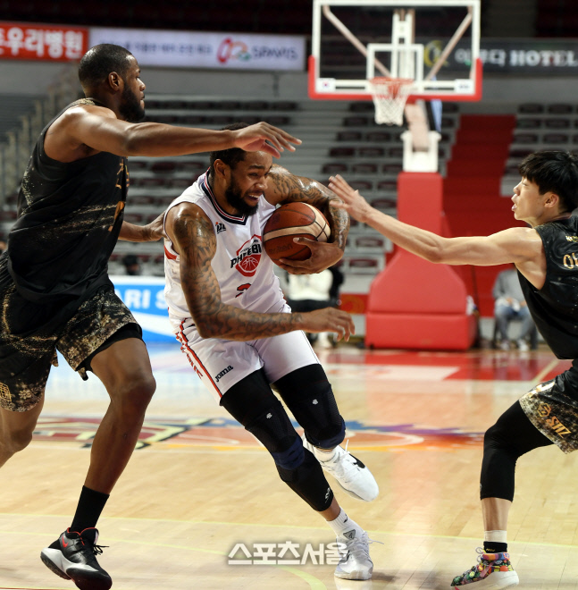 [포토] 숀 롱 '과감한 돌파'