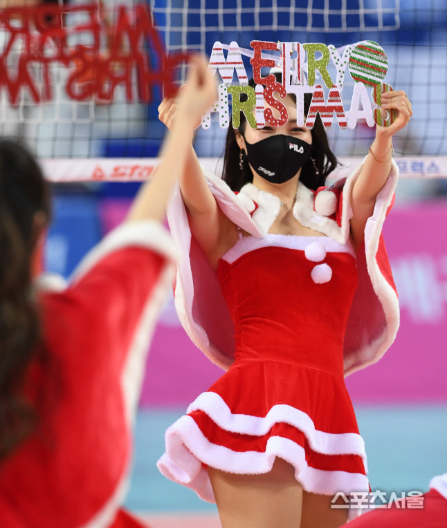 [포토] 대한항공 치어리더, 미소 담아...메리 크리스마스!