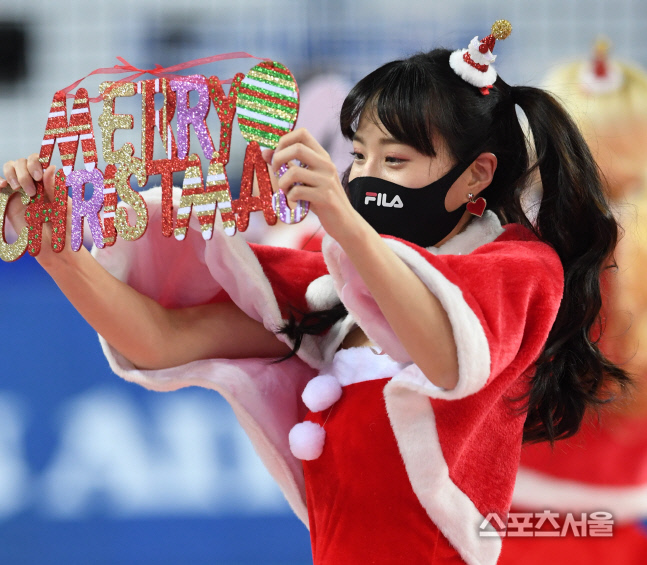 [포토] 대한항공 치어리더, 신나는 성탄절을 위해~