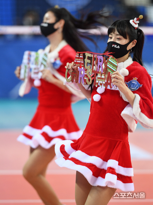 [포토] 대한항공 치어리더, 어느새 성탄절이 곧!