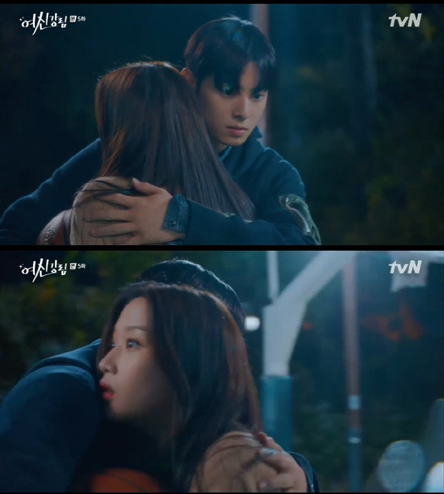 '여신강림' 차은우, 문가영과 첫 포옹으로 '핑크빛'