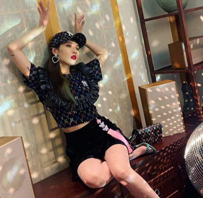 '던♥' 현아, 도발적인 레트로와 힙의 만남[★SNS]