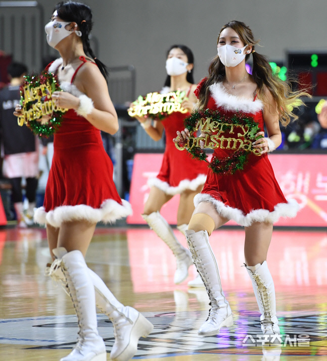[포토] 전자랜드 치어리더, 크리스마스를 즐겨요!