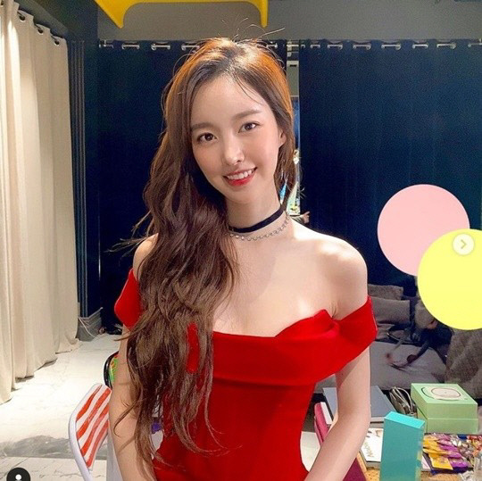 진세연, 빨간 드레스 입은 매혹적인 자태[★SNS]