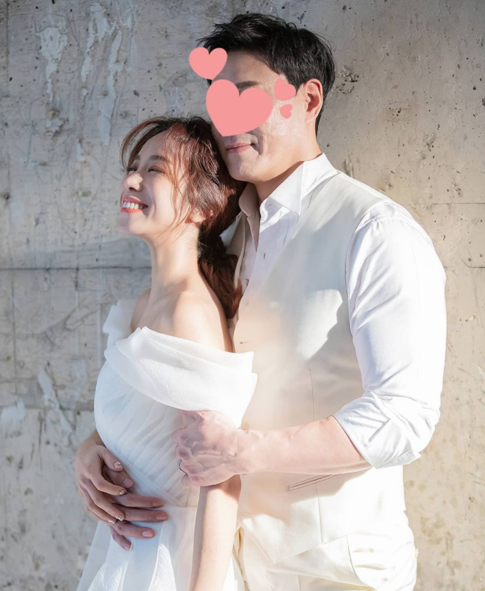 '임신 4개월 맞아?' 조민아, 잘록 허리라인 드러낸 웨딩화보 공개