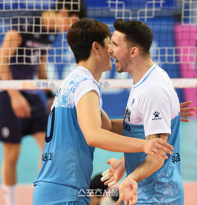 [포토] 우리카드 알렉스, 승리의 포효!